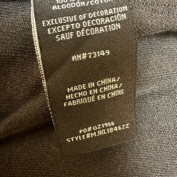 Fall ready 🍁Distressed Rose Embroidered Denim Jacked - Picture 6 of 8